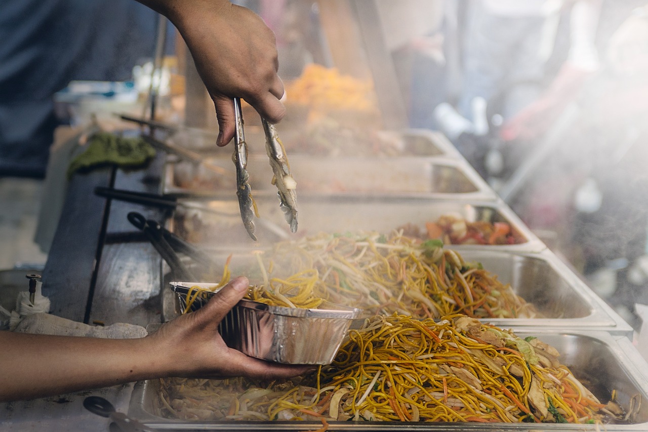 预制菜进校园引争议，食品安全标准够严格吗？